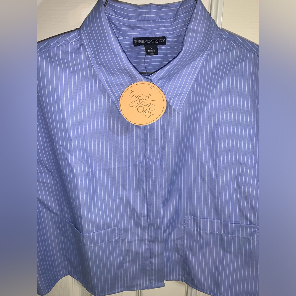 Women’s/Juniors Thread Story Striped Cropped Button Down Shirt Blue/White Large